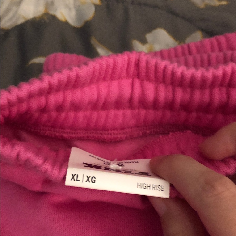 Pink Victoria’s Secret Campus Fleece Shorts Pink Gossip Size XL - Picture 7 of 8